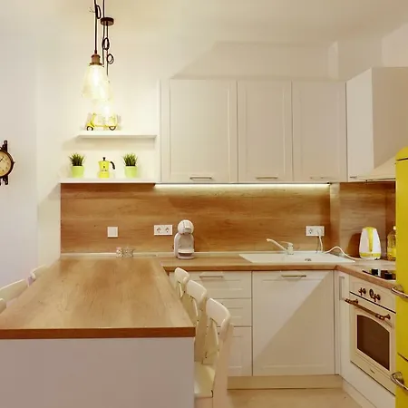 *the Cosmopolitan* Apartment