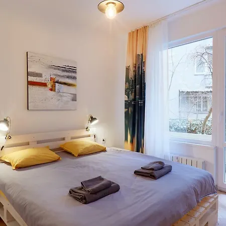 *the Cosmopolitan* Apartment