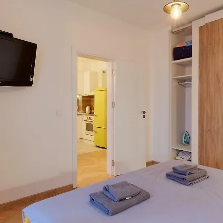*the Cosmopolitan* Apartment