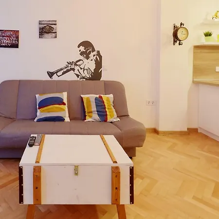*the Cosmopolitan* Apartment *