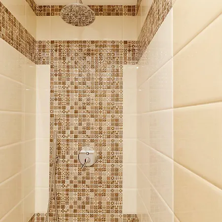 *the Cosmopolitan* Apartment *